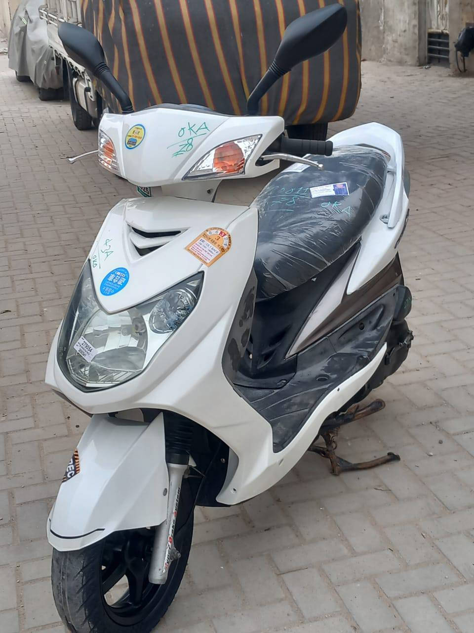 السلام عليكم دراجه سكنس فحل للبيع دراجه مقفوله كفاله عامه من الكهربائيات والماكينه مقفولات السعر ب 850 بها مجال***********
