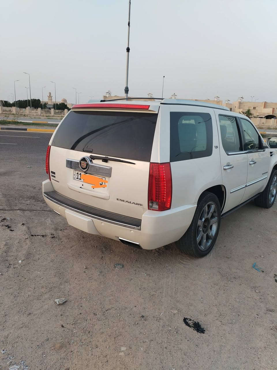 سلام عليكم كاديلاك اسكاليد مديل ٢٠١٢ كفاله عامه  فول مواصفات مكينه ٦٢٠٠  سعر ٢٤٠ وبيه مجل قلايل رقم بغداد نكايزي رقم ***********
