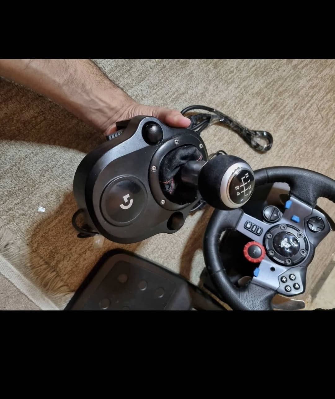 للبيع: سيت ستيرنج لوجيتك G29 كامل مع الگير (Logitech G29 + Shifter)
المواصفات:
• الموديل: Logitech G29 Driving Force.
• الأجهزة المدعومة: يعمل على بلاي ستيشن 5، بلاي ستيشن 4، والكمبيوتر (PC).
• المحتويات: الستيرنج، الدواسات الثلاثة، الگير السداسي (Shifter)، وكافة المحولات والأسلاك الأصلية.
الحالة والملاحظات:
• الجهاز نظيف جداً واستخدام منزلي كما موضح في الصور.
• ملاحظة للمصداقية: زر (R2) سليم ويعمل برمجياً، لكنه حالياً "خارج من مكانه فقط، أما باقي الأزرار والگير والدواسات والاهتزاز (Force Feedback) فشغالة 100% وبدون أي مشاكل.
السعر والتوصيل:
• السعر: 250,000 دينار عراقي (يوجد مجال بسيط ).
• التوصيل: متوفر خدمة التوصيل لكافة محافظات العراق).
للتواصل والاستفسار: يرجى المراسلة على الخاص


**إذا كنت صاحب هذا الإعلان وتريد حذفه لأي سبب، رجاءا أرسل رسالة إلى الدعم الفني**