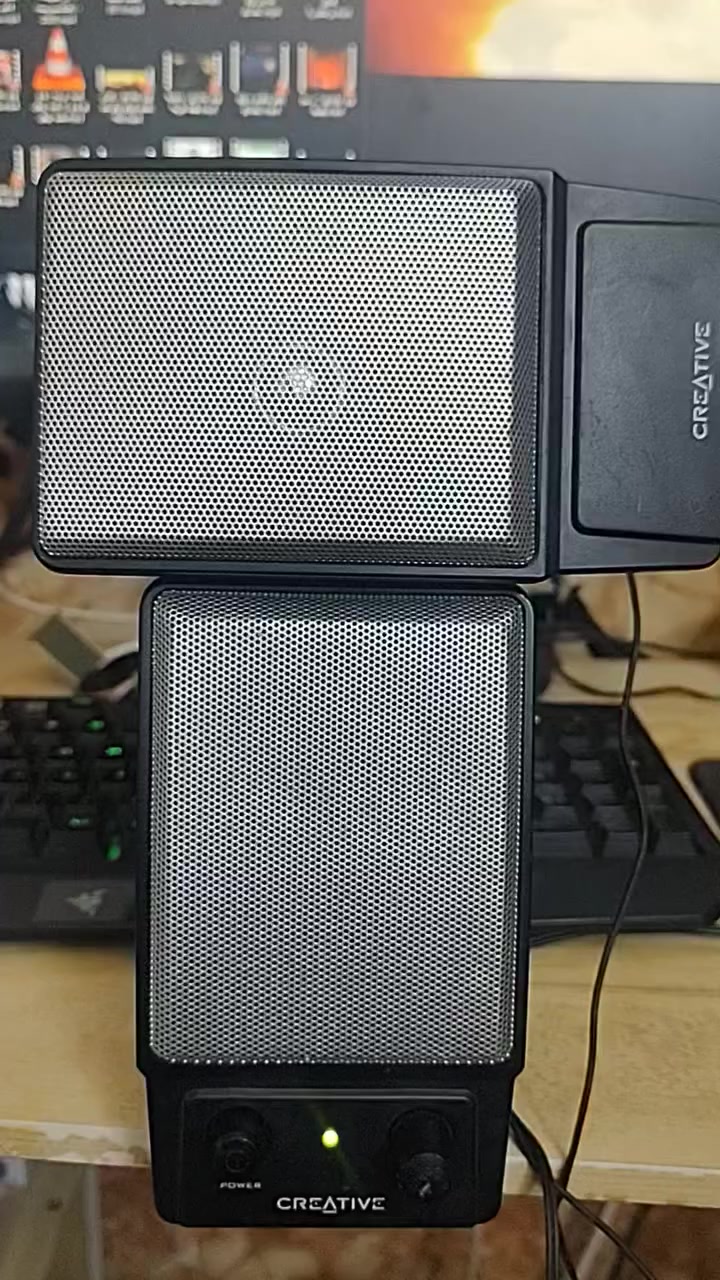 متوفر 💚
سماعات كرييتف ،، 
ملاحظة مهمة السماعة الثانية تم اصلاحها وتبديلها من الداخل لكن صوتهم جدا عالي 
السعر ١٦ الف مع التوصيل


**إذا كنت صاحب هذا الإعلان وتريد حذفه لأي سبب، رجاءا أرسل رسالة إلى الدعم الفني**