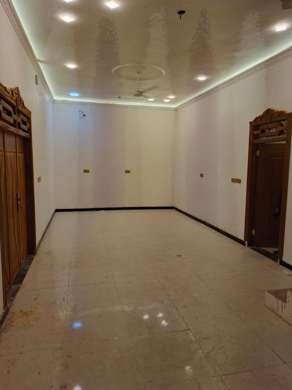 أسعد ألله أوقاتكم بكل خير 💒
اللاستفسار ***********
توفر دار سكن للبيع 🔸
بناء حديث 2026
شقل درجه أولى 
بيت تحفه ماشاألله 💫

المساحه 200 م
على شارع 10متر
جميع الخدمات متوفره
مدارس + ماء + كهرباء + مجاري

محتويات الدار ⬇️

كراج + 
ديوان + صاله ضيوف
موزع + غرف نوم عدد 2
مطبخ + صحيات داخلي خارجي

نوع العقار : طابو ملك صرف زراعي عراقي سند 25

العنوان ألبصره ابي الخصيب ابو مقيره قريب على لمستوصف ابو مقيره  موقع راقي يبعد عن شارع سايدين 200 متر 

سعر البيت 125 مليون وبي مجال 

اللاستفسار ***********
