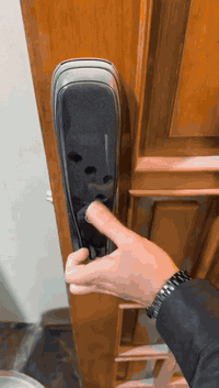 11 باب صاج عراقي و 6 حديد بيبان و 6 كتايب حديد للاستفسار اتصل 07744476...