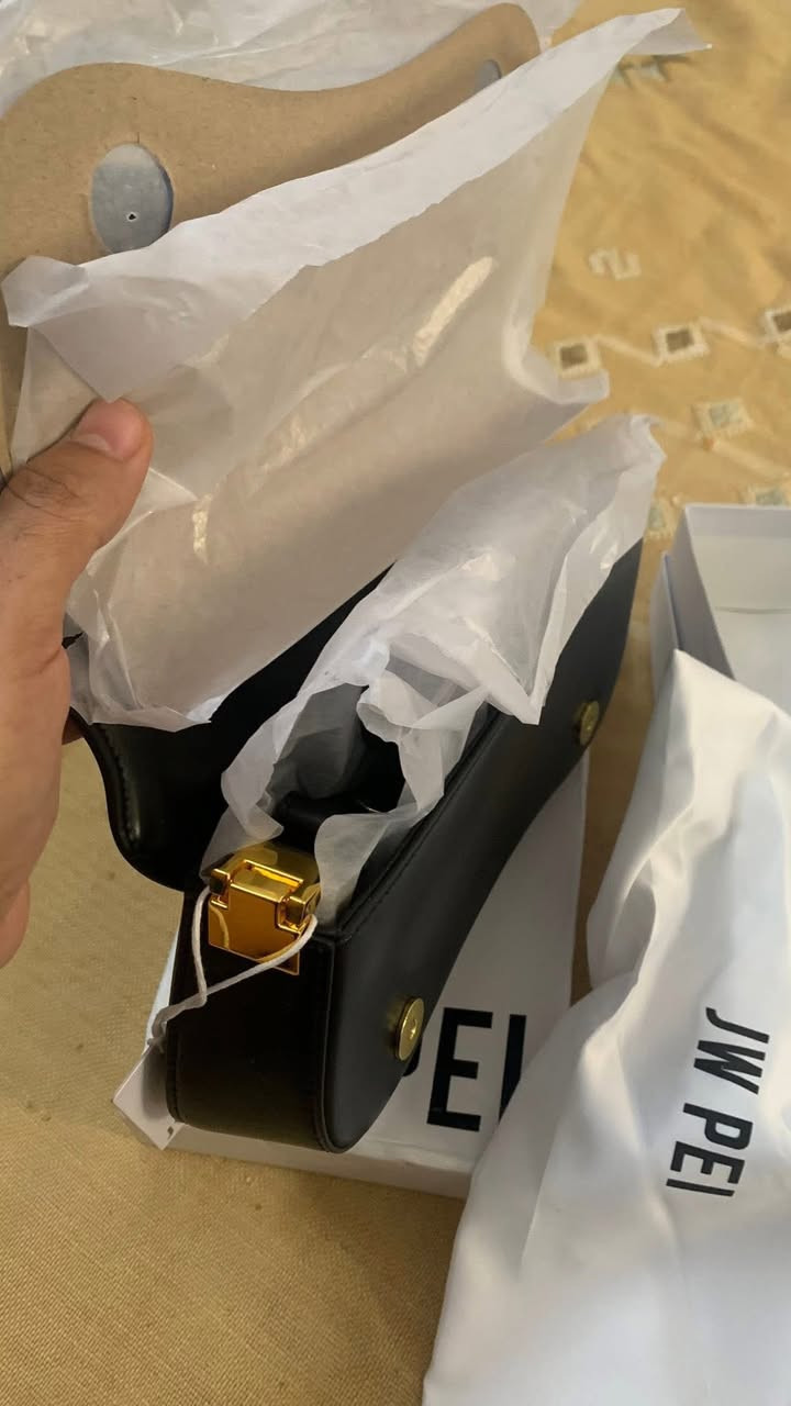 ماركة JW pie
بالكارتون


**إذا كنت صاحب هذا الإعلان وتريد حذفه لأي سبب، رجاءا أرسل رسالة إلى الدعم الفني**