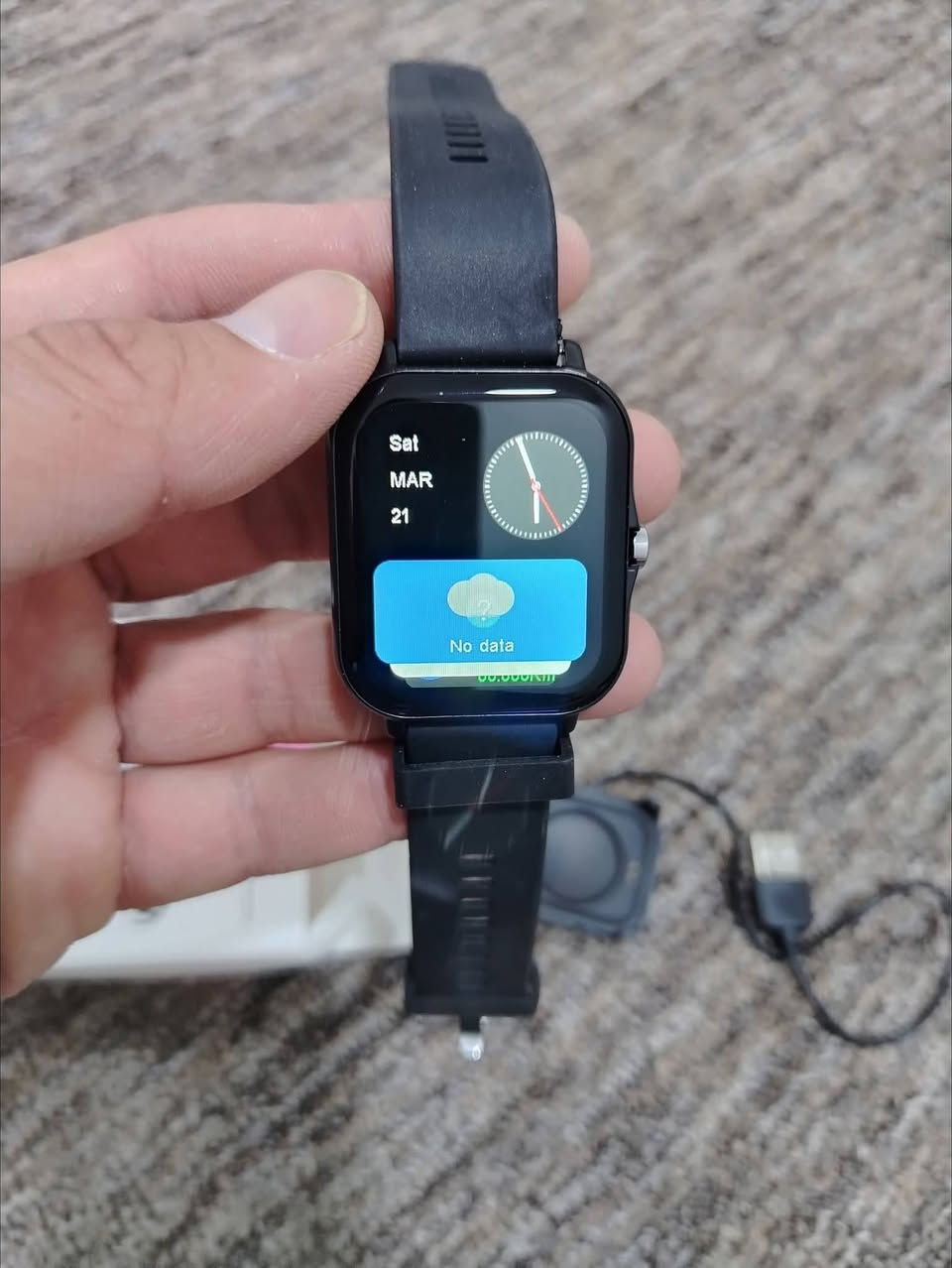 ساعه ذكيه مزوده بشاشه تعمل باللمس مراقبه الصحه واللياقه البندنيه مثل معدل ضربات القلب والخطوات تلقي الاشعارات من الهاتف الذكي رسائل تنبيهات وسائل التواصل الاجتماعي امكانيه اجراء المكالمات الصوتيه والتحكم في الموسيقى تتوفر بميزات متقدمه مثل نظام تحديد المواقع GPS ومستشعرات مستوى الا كسجين الدم
سعر 25


**إذا كنت صاحب هذا الإعلان وتريد حذفه لأي سبب، رجاءا أرسل رسالة إلى الدعم الفني**