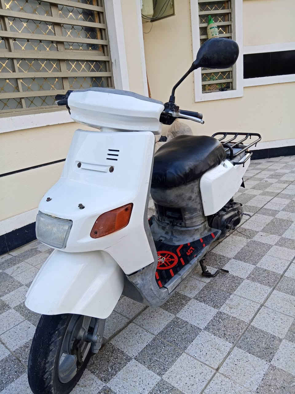 السلام عليكم دراجة بيكم ياباني  دراجة نضيفة كلشي مامبدل بيها كلشي شغال هورن اشاير السعر 350 وبيها مجال *********** متواجد فقط واتساب
