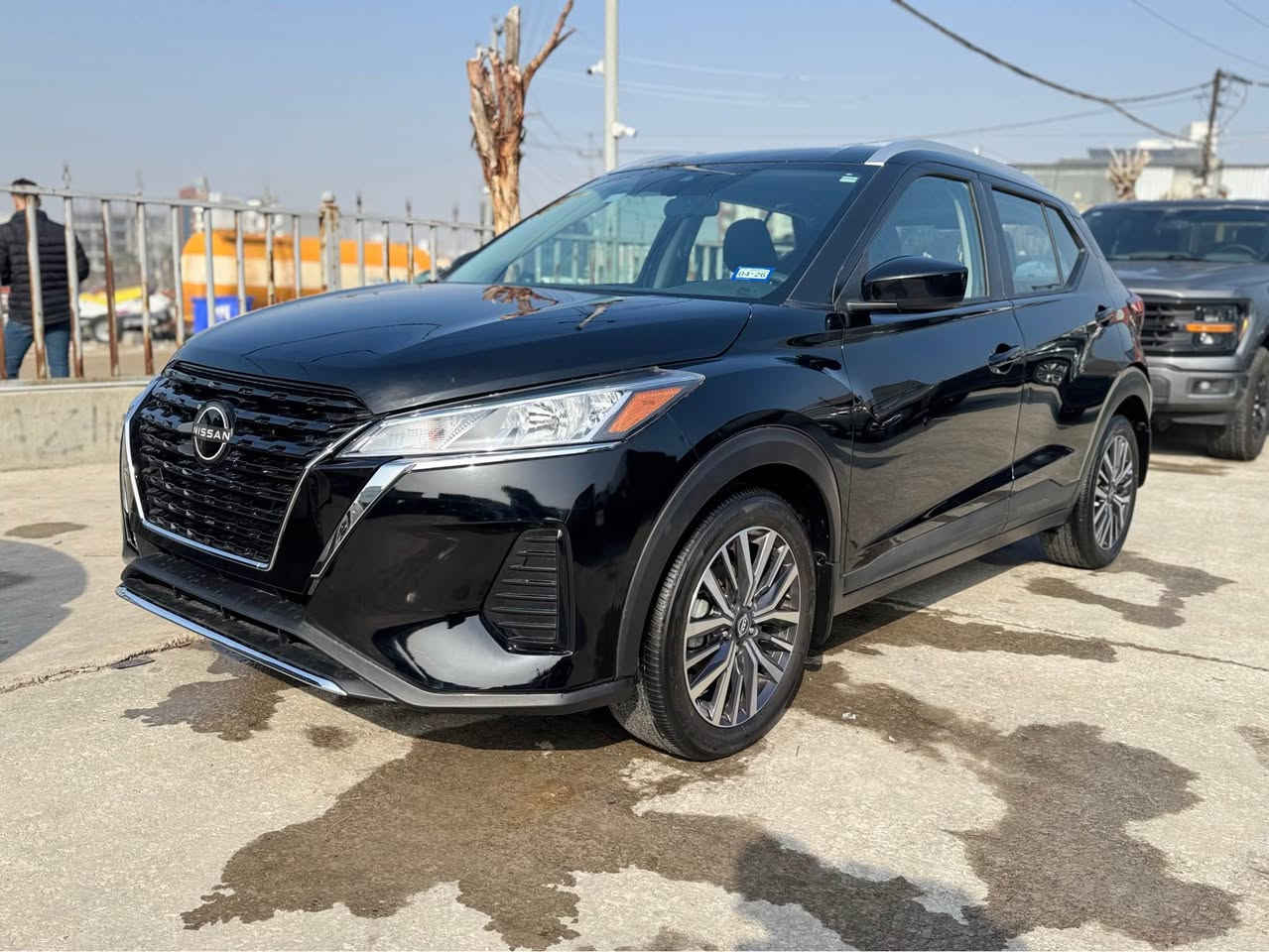 Nissan kicks SV 2024
وةنها دوبارچة بوياخ بونيت جملخ سكن 
20000 مايل روشتوة 
كاميرا 
رادار 
حساس 
ويل كروم 
بريك بصمة 
رقم كاتي ٣ مانگي لةگةلة 
*********** 
121 $ السليمانية, العراق
