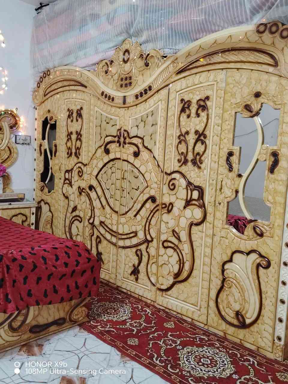 سلام عليكم غرفة البيع نجارة عراقيه ستخدام قليل بسعر مناسب العنوان غراف  سعر500وبيها الشراي تواصل  *********** وتساب

