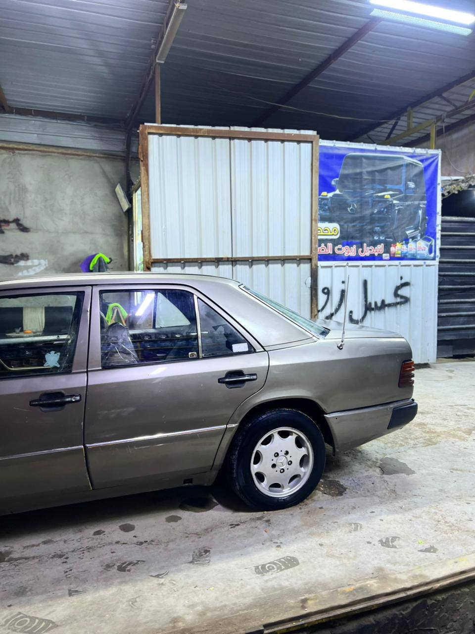 بدون ضربه وشواصي ولغود وخياسات

مارسدس دب E 300 موديل. 91 اصل 
كير ومكينه كفالة جديدة 🆕 
مكينة .3000 vvtجديدة كلش كفالة
تبريد ثلج ❄️ 
سستم صوت وسماعات جديدة 🆕 
سنتر لوك جديد 🆕 كلها تتقفل سياره 
ويل تفاحه تو سايز خلفي امامي 
تخم تايرات جديد 🆕 
باتري جديد 🆕 
ادامة كامله المكينه كلها 
حداديه كامله للخير نقص برغي مابيها
كهربائياتها كلها شغاله كامله كلها 
السيارة جاهز ومابيها كل نقص الحمدلله 
تحويل مباشر بشرط بسمي 
مشروع وطني 

مكاني كربلاء 

والسياره بالحقيقة احلى من الصور بهواي
وتجي وتشوف بعينك وتقتنع 
السعر 49 وبيها مجال للشرايً 
***********
أدمن وافق بلا زحمه ممنون 🙏
