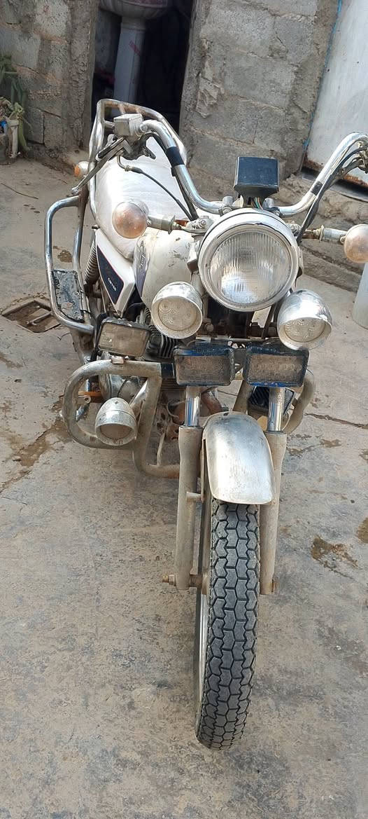 اسلام عليكم دراجه جني للبيع دراجه مكينه جديده خير من الله كهربأيات كامله نقص بس البك لايت متحرك اوراق كامله موديل 2011 السعر 350 مكاني ديالى شهربان ***********
