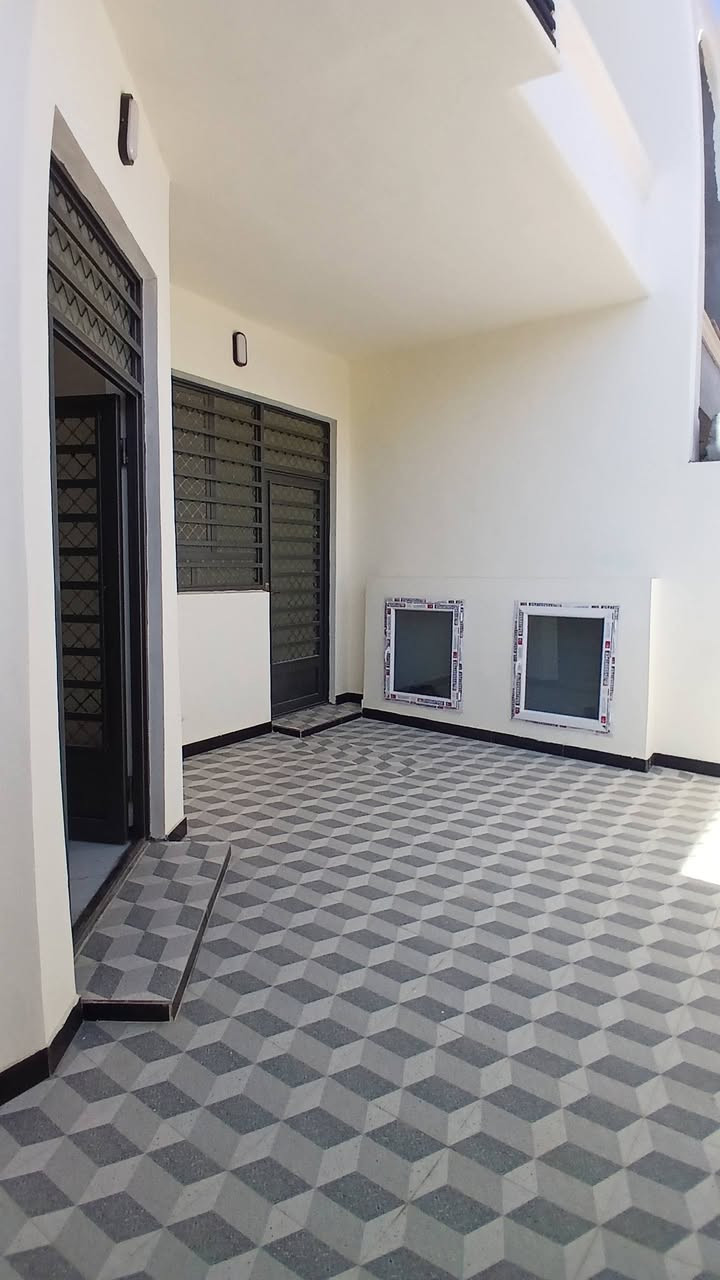 على بركه الله بيت للبيع دوانم المعمل مساحه ١٥٠متر طابقين يتكون ٤غرف نوم شغل درجه اولى للاستفسار اكثر الاتصال على الرقم التالي
على بركه الله بيت للبيع دوانم المعمل مساحه ١٥٠متر طابقين يتكون ٤غرف نوم شغل درجه اولى للاستفسار 
***********
او زياره مكتب زمزم @إشارة
