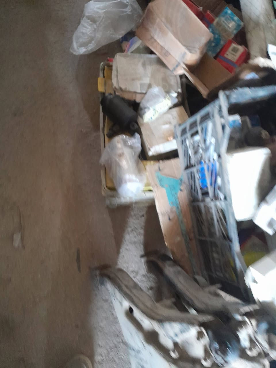 السلام عليكم  عندي سكينة ادوات مرسيدس للبيع جملة و مفرد  العنوان مقابل المستشفى  البناني  بالقرب من بسماية هاتف *********** بية وتس اب خابر وتدلل
