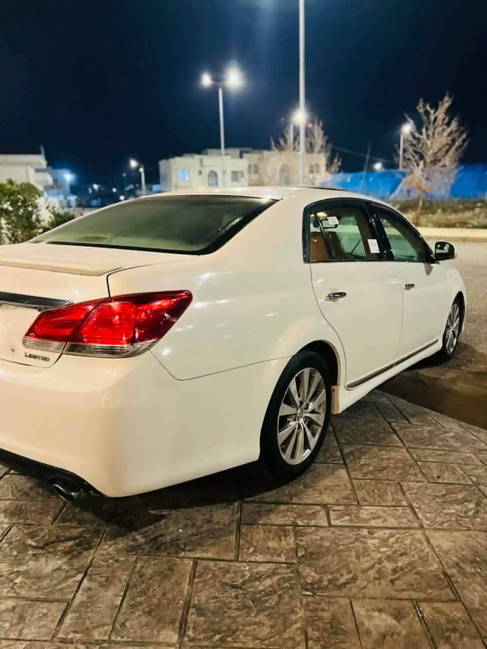 بەناوی خوای گەورەو میهرەبان تۆێۆتا ئەڤەلۆن ٢٠١١ ساخ ساخ ساخ رەقەم دوبەی فول مواسەفات لیمیتیدب پەردە سلەیت پەسمە کوشن خەزن کوشن ساردو گەرم کوشن کارەبا کامل پەمپە بەس بۆ جوانی بی دەحمو لیدران مەکینەی کراوەتەوە بەشەرت بی دوکەل بی بوخارە 
سعریشی: 100گەڵا و مەجالێ زۆر کەم 
رەقەم : *********** رانية, السليمانية
