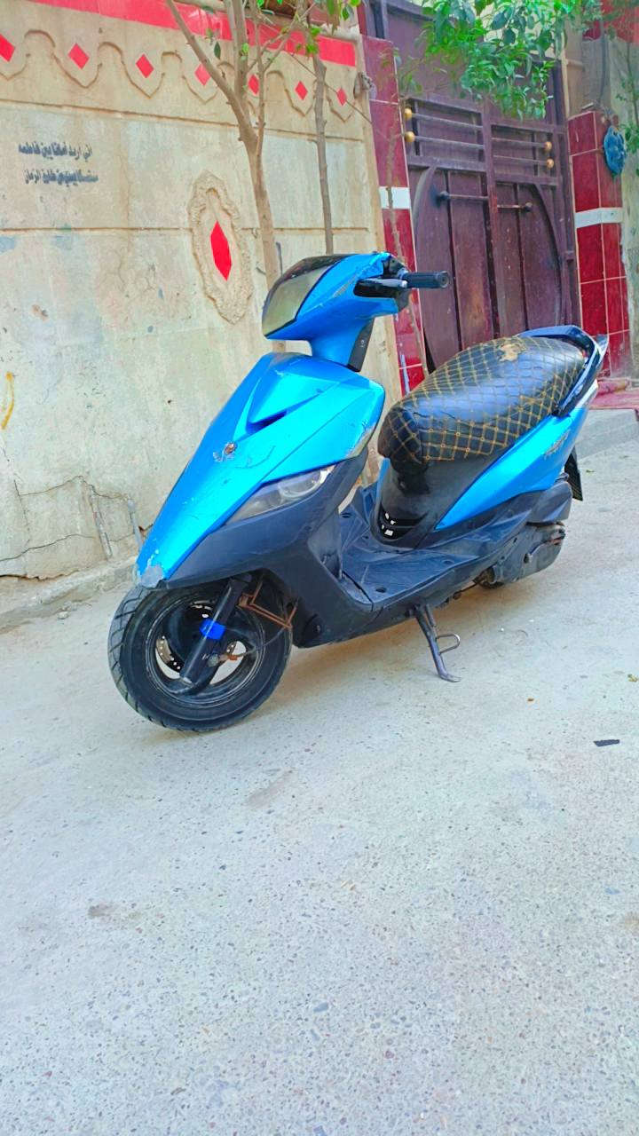 سلام عليكم شباب دراجه ثعلب دراجه نضيفة و حلوة الدراجه كل الكهربائيات شخاله هندر و سلف كابريتر و هاي كدامكم بعد السعر ب425 بيها مجال حك الجية متواجد واتساب و *********** مكاني بغداد الشعلة
