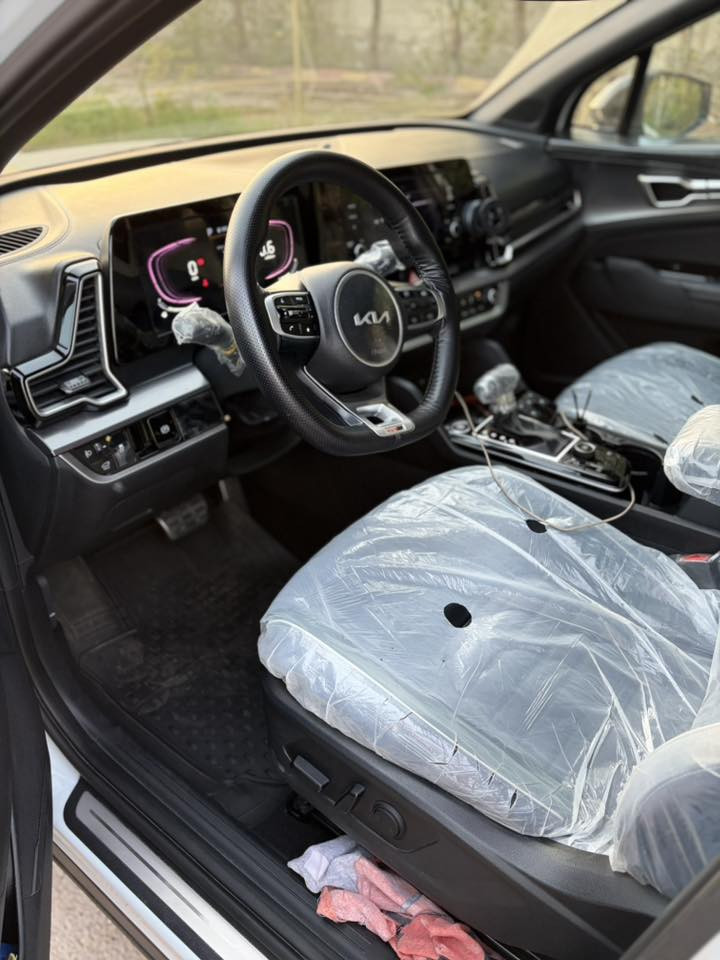 السلام عليكم
رمضان كريم عليكم ❤️

سبورتج 2024 جي تي لاين - جيتي لاين 
فول واحد 1/1 
الشركه العامه الدوليه 

مواصفات ال جي تي معروفه 
ماشبيه 26 الف _رقم بغداد الجديد

السياره بيه بارد بسيط بالجاملغ الامامي 
وشخط بالباب مامبين فقط 
تجي تشوف افضل 

نفط عمياء بالمراء -استيرن تدفائه 
فتحة سقف - كشنات حار بادر اصلي 
جنطه كهرباء- دعمايات اسود بلاك لماع
كشنات جي تي اصلي - بصمات ثنين
تبريد شاشه بيانو - وباقي المواصفات تعرفونه 
*********** للاتصال 
السياره بغداد - يم مسبح الصفا 
تحويل ثاني يوم السياره باسمي
