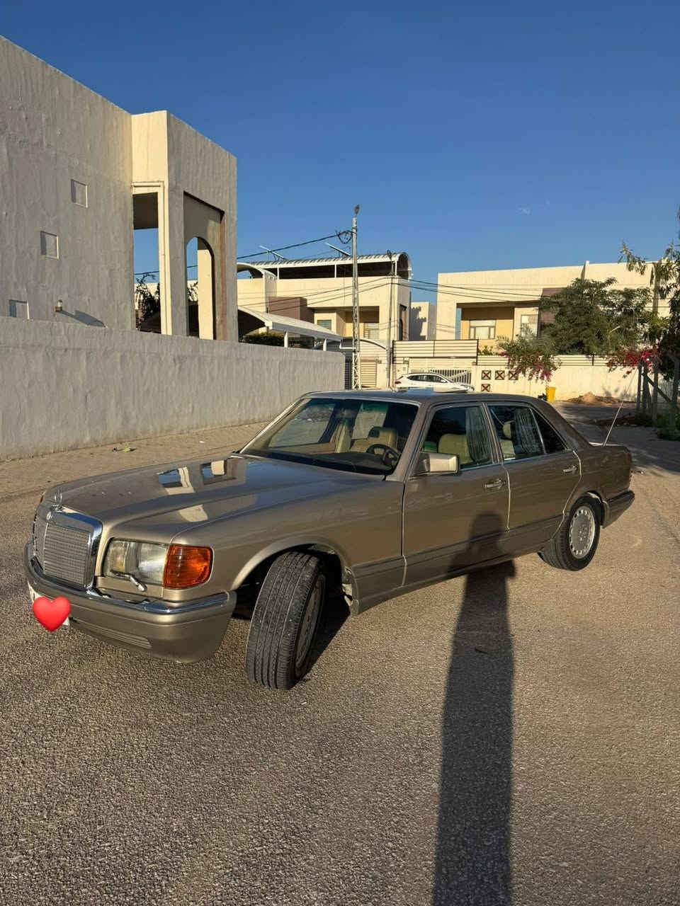 السلام عليكم للبيع فقط مارسدس رئاسي موديل 87
سياره جديده جاهزه من كلشي ربع ماذب عليه 
باتري جديد حداديه جديده تبريد شغال ثلج 
تخم تاير جديد سماعات بلادي مجسم صوت 
صبغ عام جماليه بدون ضربه بدون خياس 
السعر 90 وبيه مجال الشراي يتصل وبي خير ويدلل 
***********
مكان السياره نجف الاشرف
