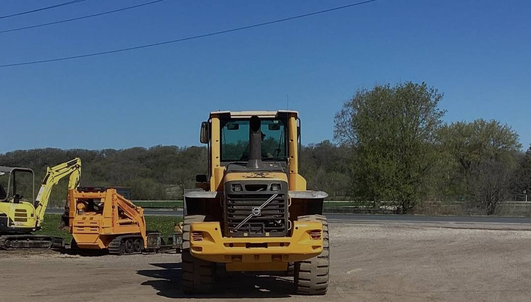 VOLVO L90F
سنة التصنيع 2008
عدد ساعات العمل22900
الشفل مكفول من الاعطال الكهربائيه والميكانيكيه 
موقع الشفل اوربا 
السعر 27000$
للاستفسار التواصل خاص او واتس اب 
+31657116376


**إذا كنت صاحب هذا الإعلان وتريد حذفه لأي سبب، رجاءا أرسل رسالة إلى الدعم الفني**