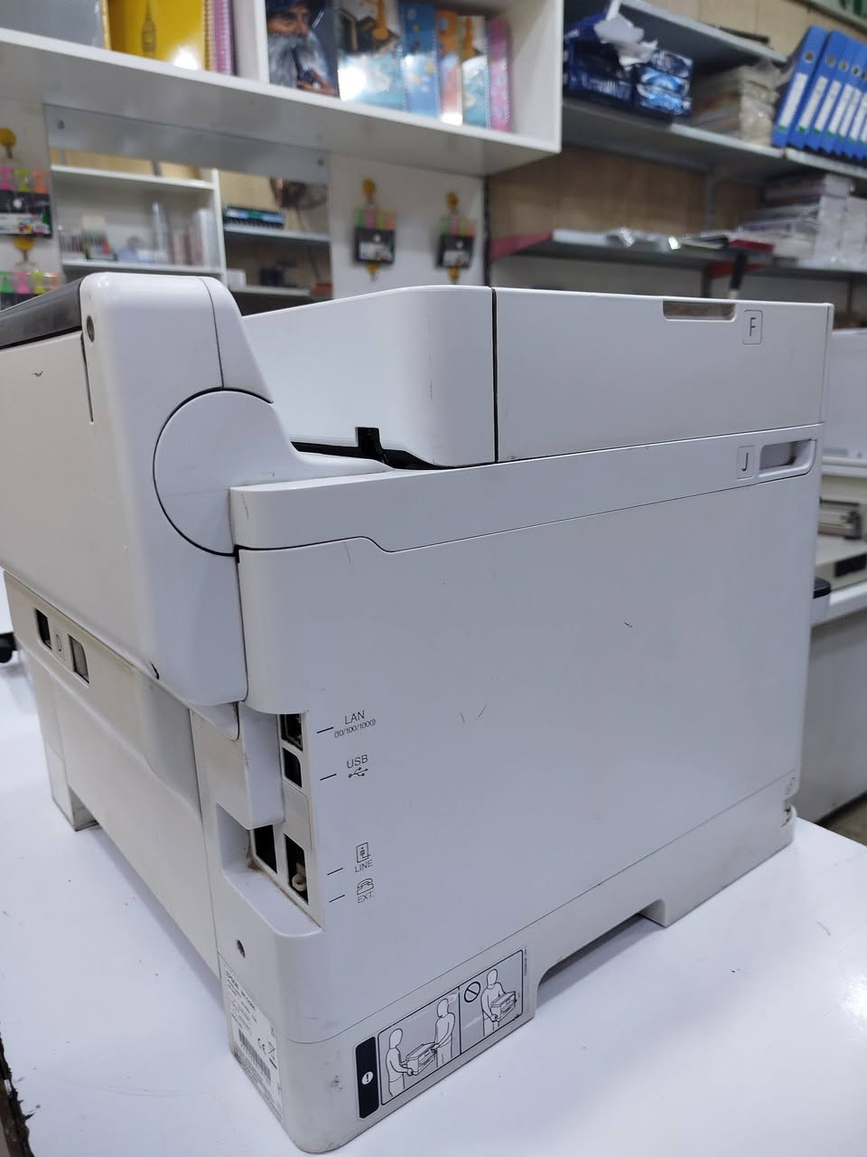 أيبسون ( EPSON 5710) شغالة بصورة جيدة
السعر ٤٠٠ الف 
للتواصل : ***********
