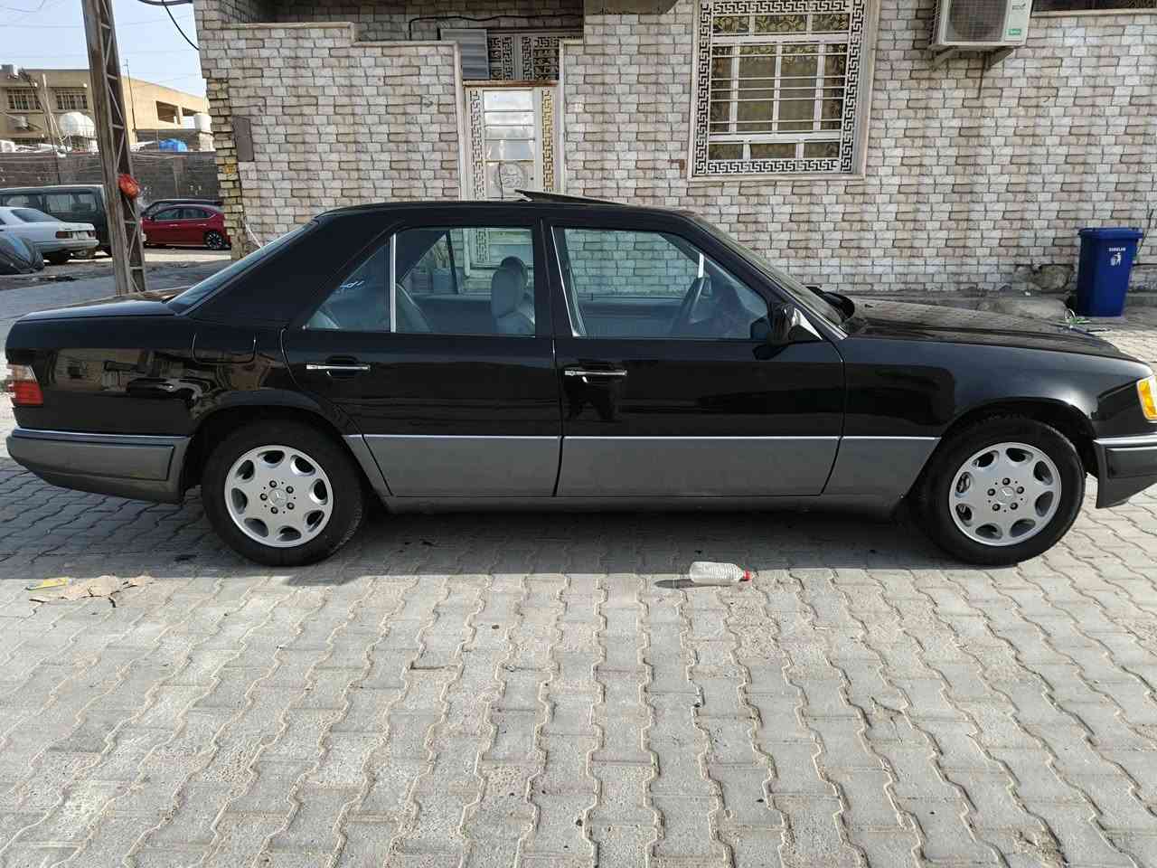 السلام وعليكم دب للبيع موديل ١٩٩٣ لون اسود فول مواصفات اربعة جام كهرباء كشنات كهرباء سلايت روف طكتين دبل مروحة كشنات جلد رصاصي تبريد بيانو تدفئة تبريد شغال كشنات خزن ويل كب تفاحة ستيرن كهربائي كير قفل مكينة ٣٢٠ رقم بغداد باسمي السيارة مكفولة كفالة عامة سيارة جديدة لوك السعر خاص للاستفسار ***********
