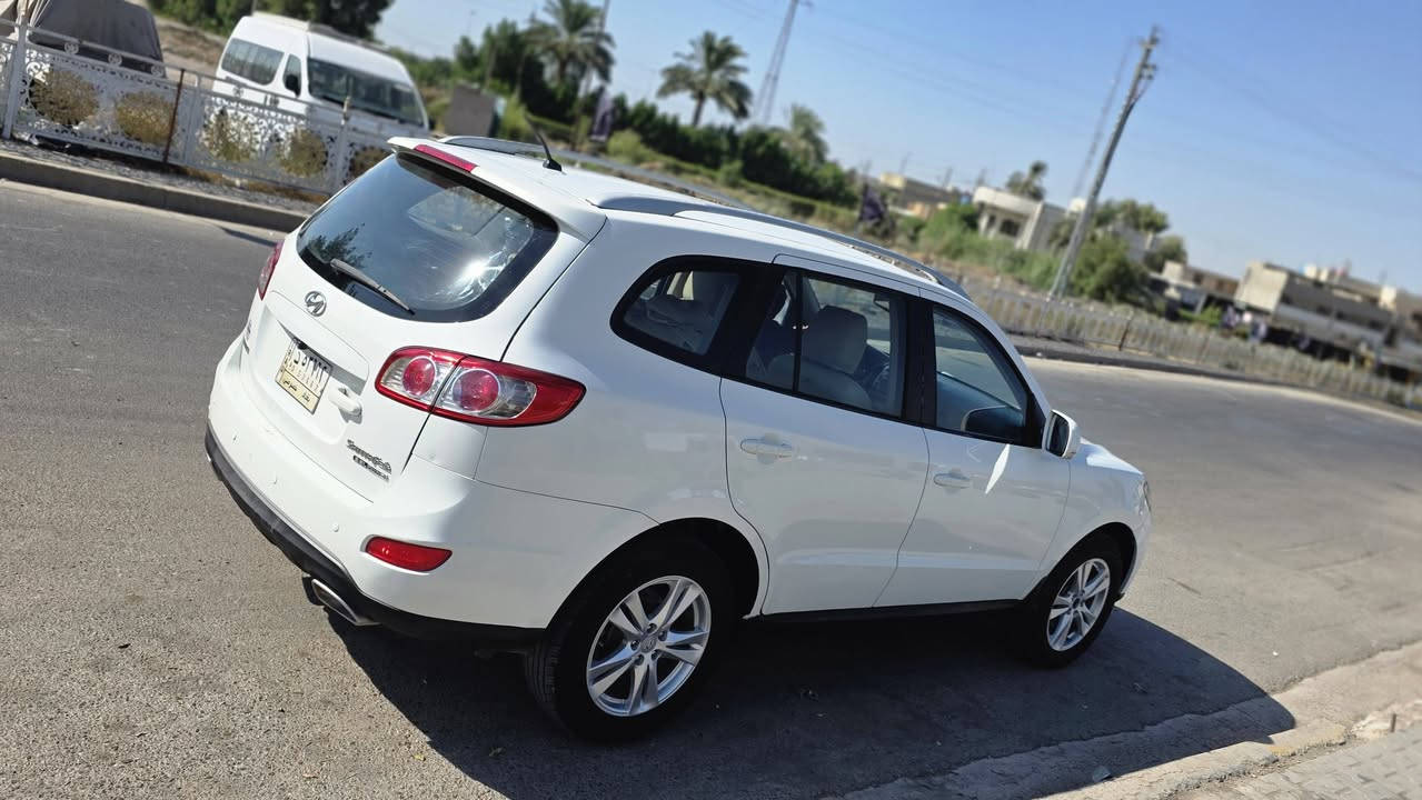 السونار بالمنشور
سنتافي خليجي 2012
6 سلندر 
7 راكب 
3 قطع تبريد 
السياره كفاله من الصبغ والتبديل ولفتح محرك  مامفتوح ع شركه 

السعر 138 
مكان السياره بغداد اليوسفيه 
***********
