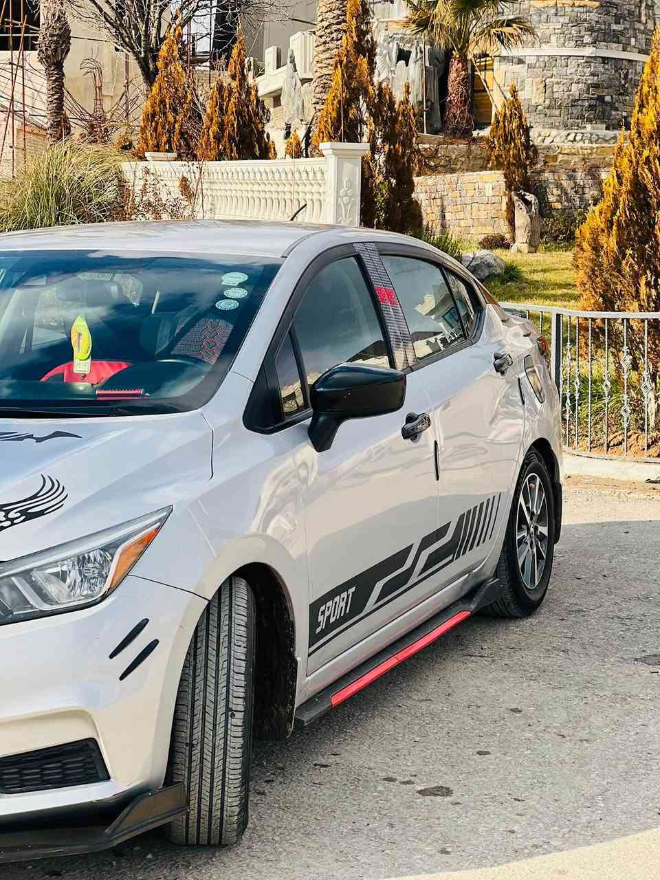 نیسان ڤێرسا 2020 مواسەفات رادارە بەسمەیە فوڵە بەس سلایت نیە بێ بۆیاغ دوو پارجەی بجوکی هەیە فوڵ فوڵ کەمالیاتە لیدی جاوەکە لیدی 22 پارجە  5 وەرەقە غرامەی لەسەرە دەگەریتۆ 50000 melis ڕۆیشتوە شتەکی جوان مالی دۆستە 
ژ.م
***********
*********** شقلاوة, أربيل
