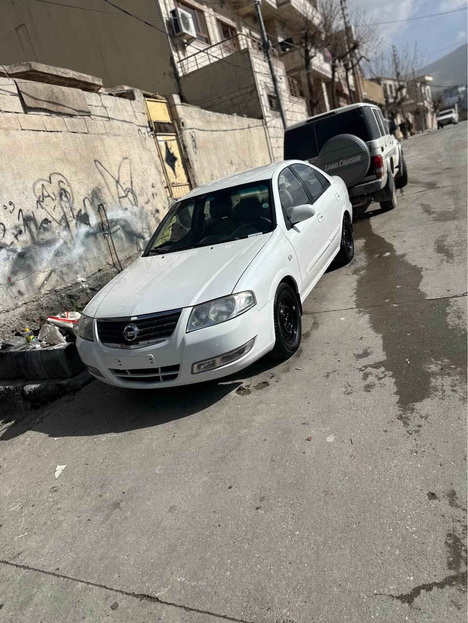 نیسان سەنی ٢٠١١ فول مواسەفات
گێر ئۆتۆماتیک ناوزەرد جوار جام کارەبا
قفل مەرکەزی کەلەو کۆنترۆل فۆرمیکا 
ئاوێنە کارەبا و شوێن عەینەک
بێ بۆیاخ یەک قرچی دواوەی هەیە 
سەنوی تازە گێرو مەکینە و تەقەو رەقە بەشەرت
سعری ١٠٢ گەلاو مەعامەلە لە سلیمانیم
(***********)
(***********) السليمانية, العراق
