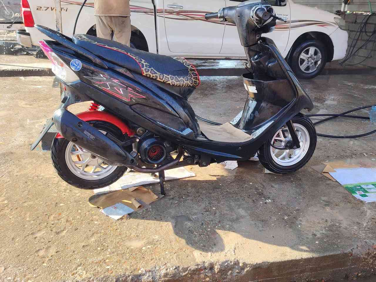 درجة البيع نضيفه كلش ع يدي بس بيه خيط تبخير هاي المشكله البيه وسعره خاص رقمي ***********
