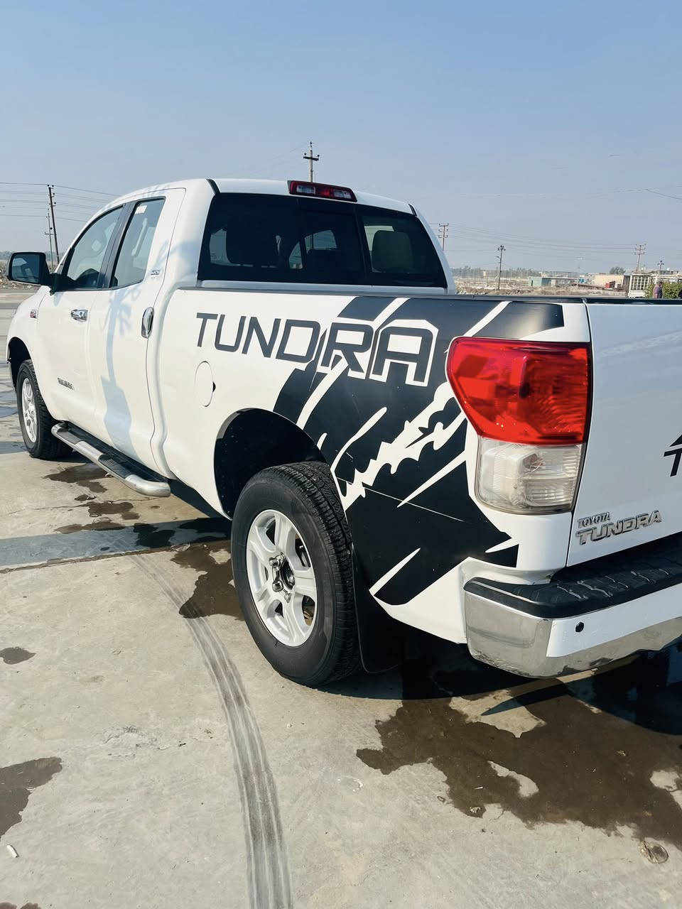 السلام عليكم تيوتا تاندر 2013 ماشيه 150حقيقي محرك 8سلندر 5700 محرك وكير مكفولات تخم تاير صدر كله جديد تبريد ثلج سياره جديده كلش قطعتين صبغ بس رش فقط السعر 157$ المكان واسط الصويره لاستفسار ***********
