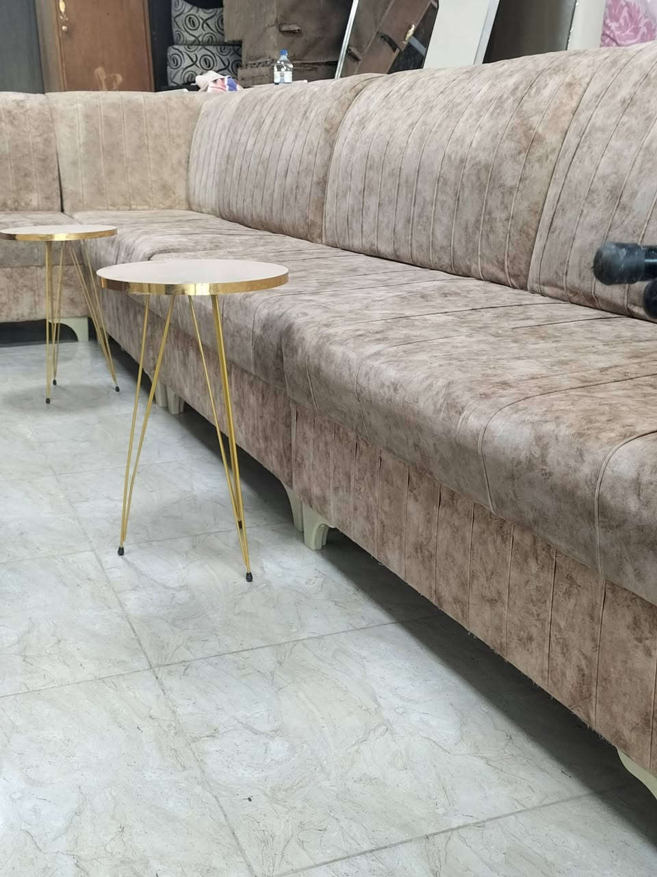 السلام عليكم ديوان 7امتار 10مقاعد نضيف لوك سفنجه لوك للبيع  مع الطبلات سعر 150وبي مجال قليل مكاني كركوك كوباني اتصال على الرقم ( *********** ) #معرض الياقوت للأثاث والمواد المنزلية
