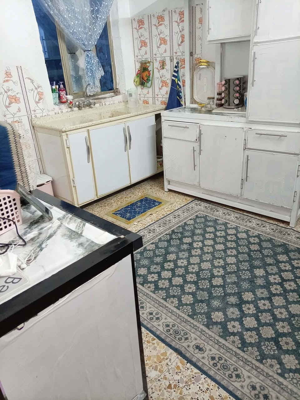 السلام عليكم بيت تجاوز السده الاولى مقابيل الزراعي قرب مطعم جوعان 100متر مربع طرمه وصحيات واستقبال ومطبخ منور وغرفه السكف سندويج بناء طابق واحد السعر 27مليون بي مجال ‏‪***********‬‏هذا الرقم للاتصال
