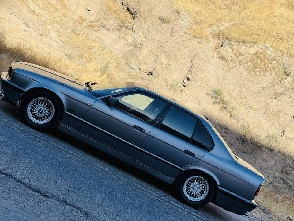 بي ام 525 BMW 1991 للبيع
موديل 1991 
كير ومحرك شرط 
#محرك محور صقر 28 
تبريد وتدفئه شرط تبريد ثلج 
السياره ما ناقصهاا شي بس تركب 
#سعرر_60 وبيهاا مجال وكلشي موجود بلـ سوك 
عنوان صلاح الدين تكريت 
***********  اتصال +واتساب
