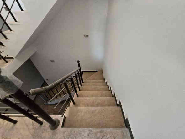 للبيع بيت ١٠٠ متر واجه ٥نزال٢٠  جديد بناء ٢٠٢٥مدخلين واجه حديثه مطعم مرمر ارضيه مرمر ٤غرف نوم حمام عدد٢ صاله وهول و مطبخ حار و بارد بناء درجه اولئ شبابيك ابواب المنيوم بغداد  الدوره شارع ٦٠ قرب النائبه وحده الجميلي السعر ٢٤٥ الاتصال *********** صاحب الدار
