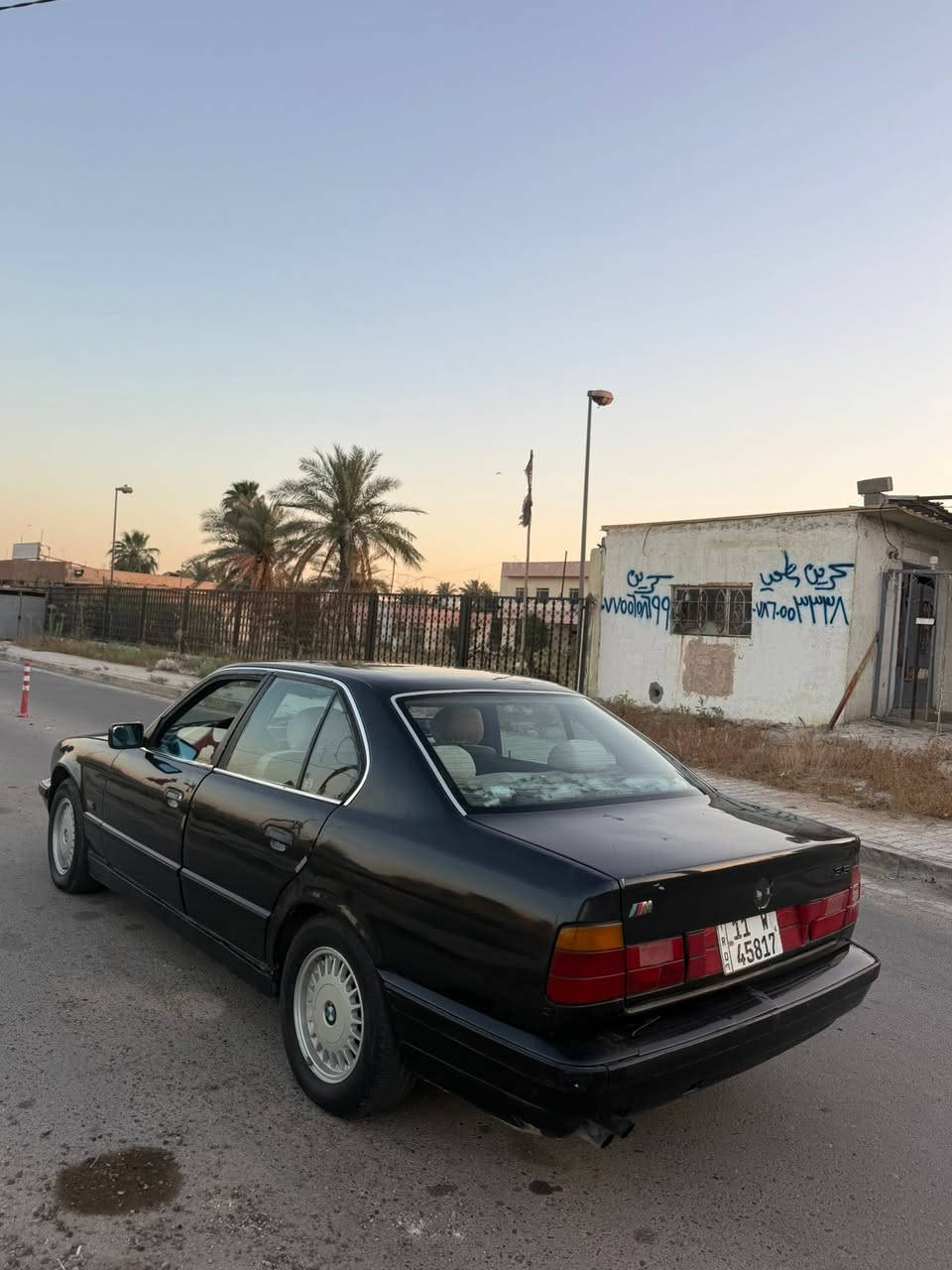 السلام عليكم بي ام مديل 90حجم 535مفتوح محرك وكير وكفولات سياره تخم تاير جديد صدر جديد السعر 35مكاني بغداد المحموديه ***********
