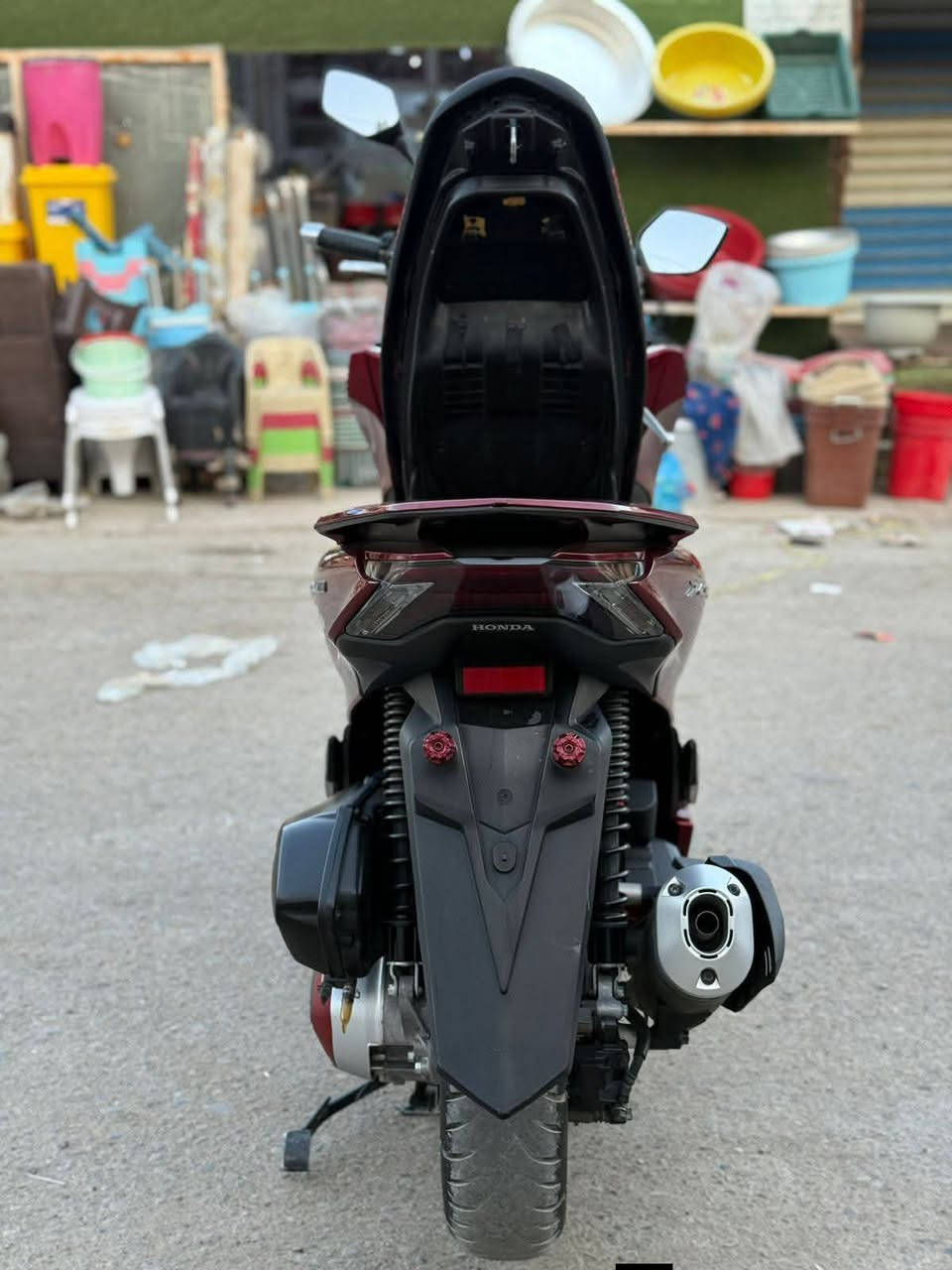 لسلام عليكم
بي سي اكس (PCX) جيل الرابع  ياباني موديل2023 ماشيه 17 الف الدراجه بحالة الوكالة 
مواصفاتها
بصمة . تدفئة يدات . نظام ABS . حساس ازدحام . استاند كهربائي .محرك 160
شراي اتصل عل رقم *********** بيهة مجال لين محتاج فلوسهة
