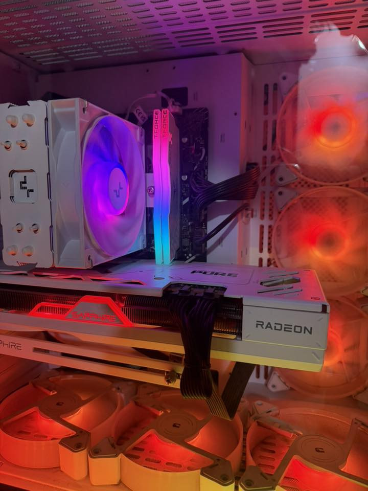 كارت شاشة AMD Radeon RX 7700 XT من شركة Sapphire Technology
قوي جداً للألعاب – يشغل أحدث الألعاب على إعدادات عالية
ذاكرة 12GB
الحالة: ممتازة / استعمال قليل

🔹 مذربورد ASUS Prime B760M-R D4
تدعم معالجات Intel جيل 12 و 13
DDR4
الحالة: نظيفة جداً

🔹 SSD نوع Lexar NM620
سعة 1TB
NVMe Gen3x4
سرعة قراءة لحد 3500MB/ + شاشات هم لل بيع


**إذا كنت صاحب هذا الإعلان وتريد حذفه لأي سبب، رجاءا أرسل رسالة إلى الدعم الفني**