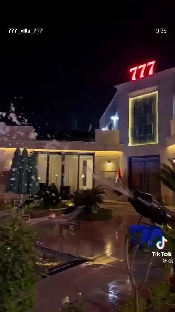 مزرعه استثماريه للبيع المساحه ١٢٥٠مترفي الدورة البعيثه طابوزراعي سند٢٥ ترهم ايجارات يوميه ٧٥٠الف وارديومي السعر٧٥٠مليون للاستفسار***********واتساب@
