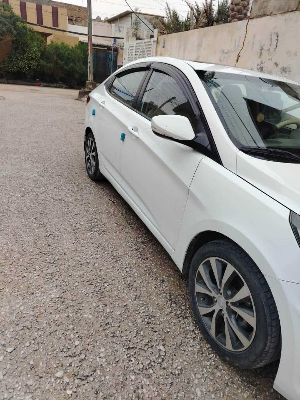 اكسنت 2015 فول مكينه 1600فول خليج باسمي رقم انكلزي
فتحه السياره بيه ملاحضات بارد زغار 
تبريد شغال 
مكينه وكير كفاله 
السياره رايدها ب 100وببها مجال 
مكانه حي الشهداء 
رقمي ***********5
***********
