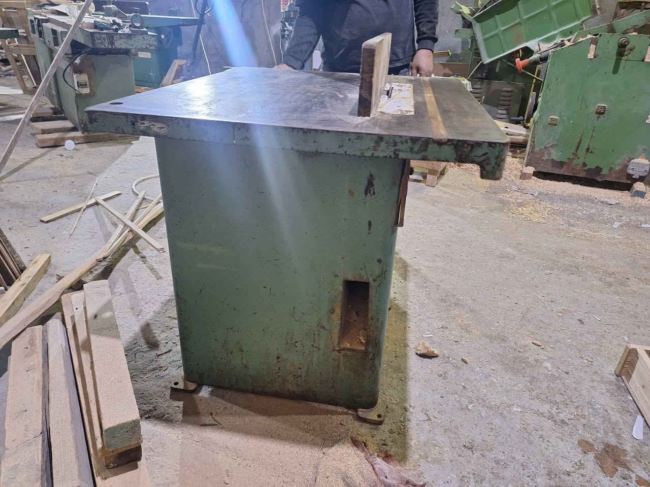 منشار انكليزي نضافة فول جديد السعر مليون ونص *********** العنوان ميسان المجر الكبير
