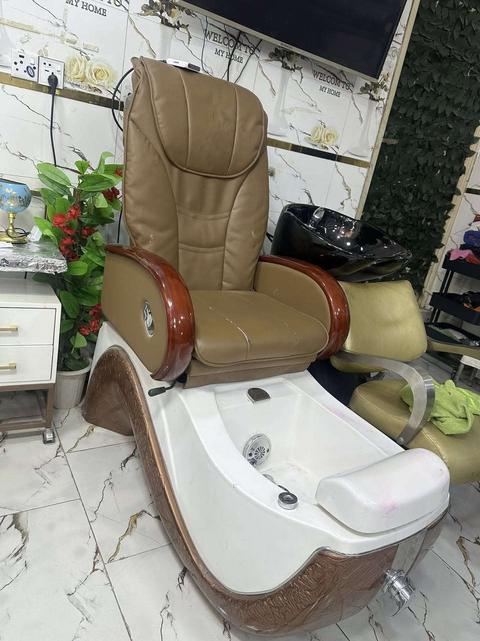 غراض صالون للبيع مكان بغداد المنصور***********
