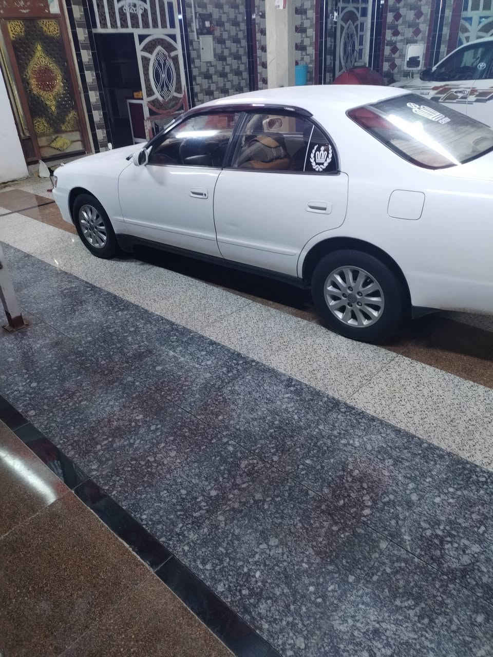 سلام عليكم شيزر موديل 2000 رقم كربلاء مكفولة كفالة عامة من جميع النواحي تبريد شغاله كهربائيات من طول لطول شغال تخم تاير جديد حداديه توه نفضتهه مكاني بصره سعر السياره(٦٦) وبيه مجال ***********
