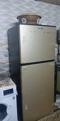 بيع مستعجل كاونتر كلش نضيف سعره 150الف ثلاجه 90الف طباخ 60الف