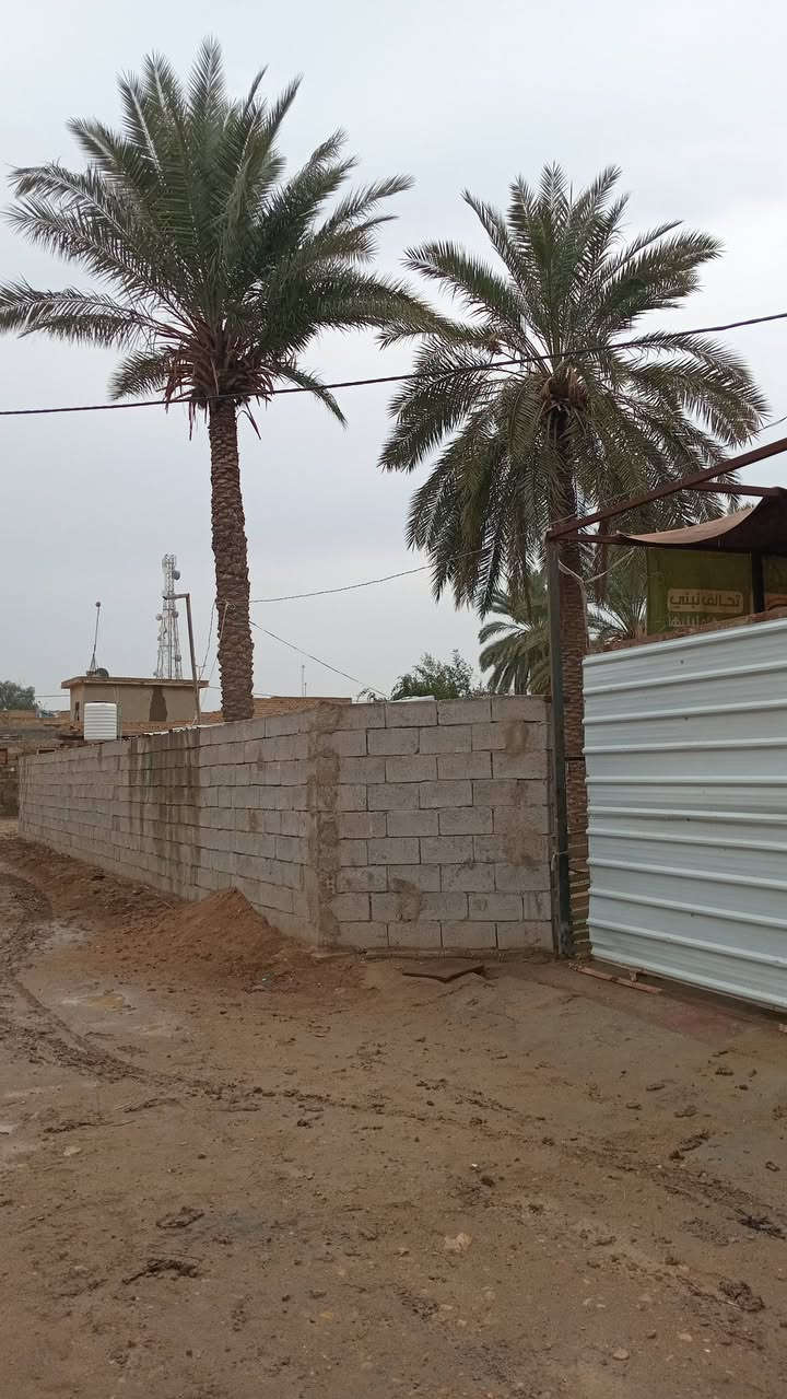 للبيع بيت مساحه 200 م ومشتمل بمساحة 100م وقطعة ارض ومحل  العنوان  واسط الحفرية مقابل مركز شرطة الحفريه للأستفسار الإتصال على الرقم ***********
