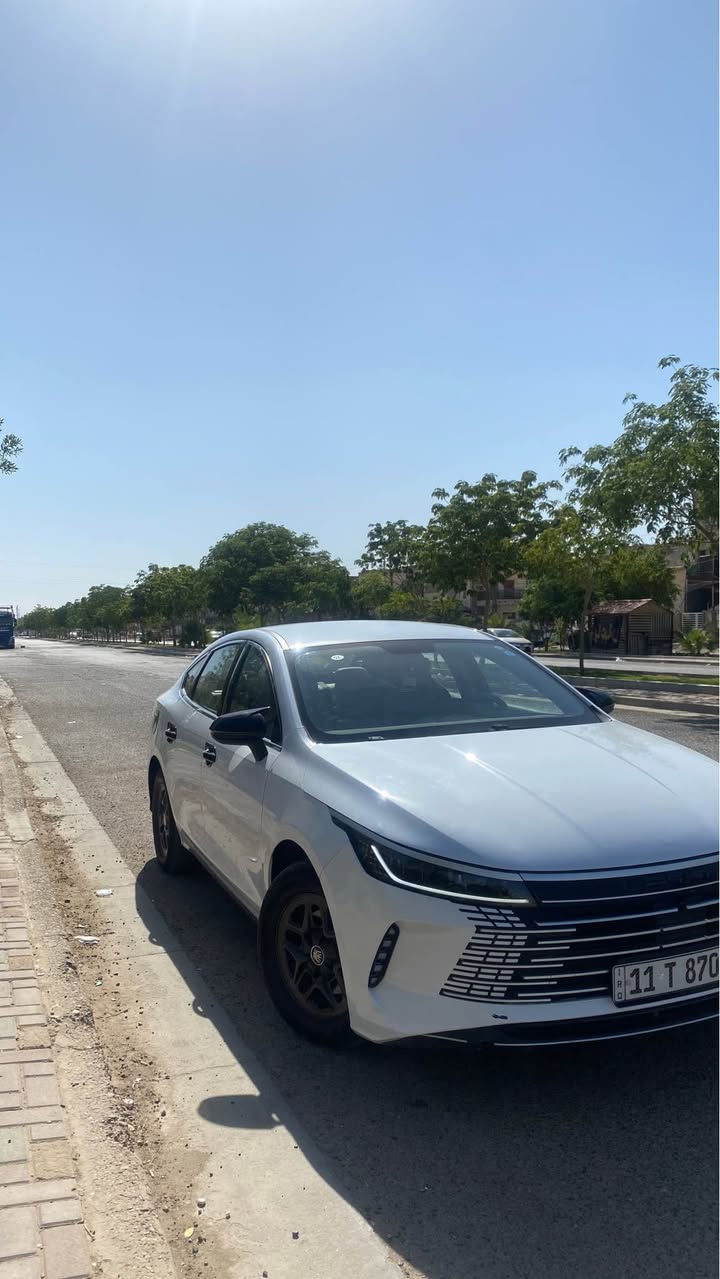 BYD دستروير 2025 
ماشيه الف فقط 
رقم بغداد تحويل ثاني يوم
مواصفات 
بصمة ابواب
بصمة تشغيل
شاشة قلابه
تبريد شاشه
تبريد قطعتين
حساسات امامية خلفية
وباقي مواصفات معروفه
بيهه صبغ جاملغ امامي فقط وسعره كلش مناسب 
بغداد حي جهاد 
مكلف بلنشر اتصل على رقم
*********** بغداد, العراق
