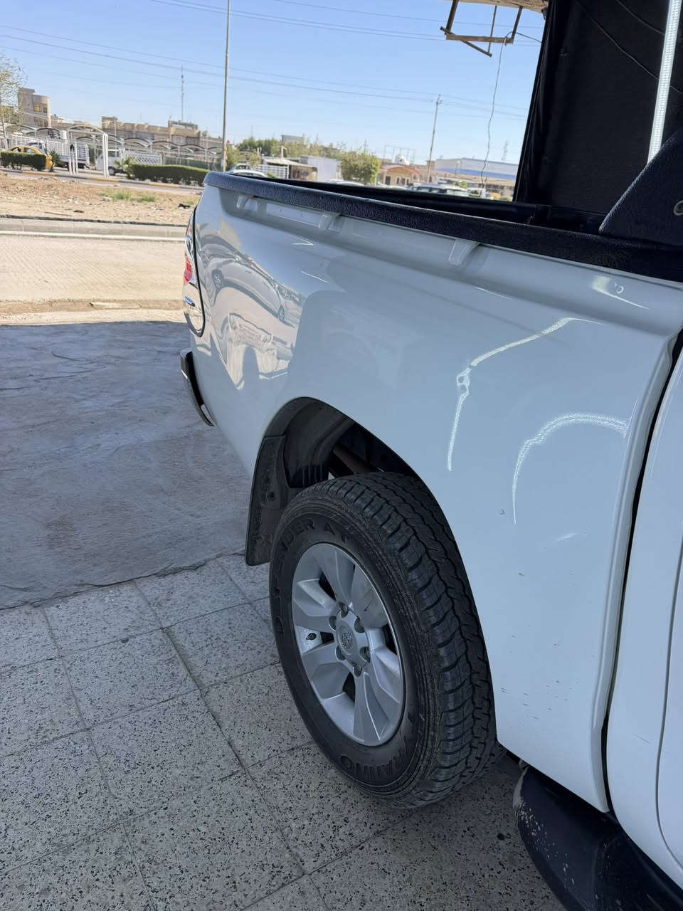 هايلوكس للبيع موديل 19كاز برميه رقم أربيل الجديد هزه وسنويه جديده رقم جديد مكفوله بيه ملاحضات بسيطه محرك جديد شرط لا تنقيص ولا تبخير مكان واسط نعمانيه للاتصال *********** السعر 240
