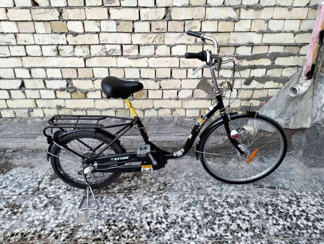 السلام عليكم بايسكل برجستون ياباني اصلي گير وعگرب وحساس داينمو شغال السعر 70 وبي مجال بغداد المشتل رقم الهاتف ***********
