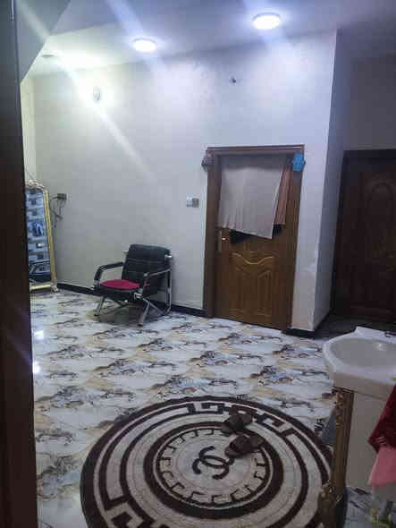 🏠 للبيع – بيت طابوق حديث في البكرلي الرابع (قرب شارع البحمير الرئيسي)

📍 يبعد عن الشارع الرئيسي حوالي 200 متر
📐 المساحة: 200 متر
🏡 المواصفات:

طابقين (نص جوه + نص فوك)

الطابق السفلي: غرفتين نوم

الطابق العلوي: غرفتين نوم (إحداها سويت)

كراج سيارة

بناء حديث طابوق

مكتمل الخدمات: مجاري + كهرباء + كونكريت + كونتر

💰 السعر: 90 مليون دينار عراقي (مع الكونتر)
📞 هاتف: ***********
