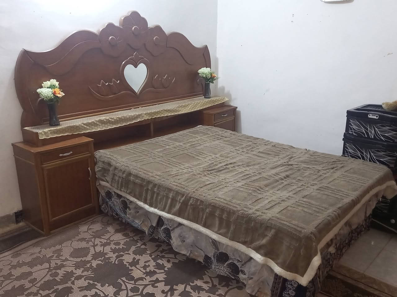 ياالله ألهم صلي على محمد وآل محمد غرفه اخشاب النظافه فول مثل ماموضح بالصوره كنتور ست ابواب مكاني حله شارع ثمانين سعر ٥٥٠ وبيه مجال غير متواجد على الفيس ***********
