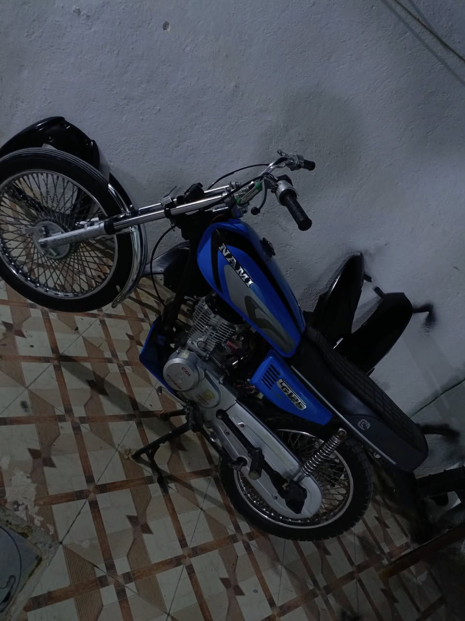 تايگر 21 أوراق أصولي
دراجة خير من الله شعله ومعدل كفرات وصفاحيات ولا زلغ متوازي عليها 450 وبيها مجال حگ الجية مكاني بابل الكفل
***********
