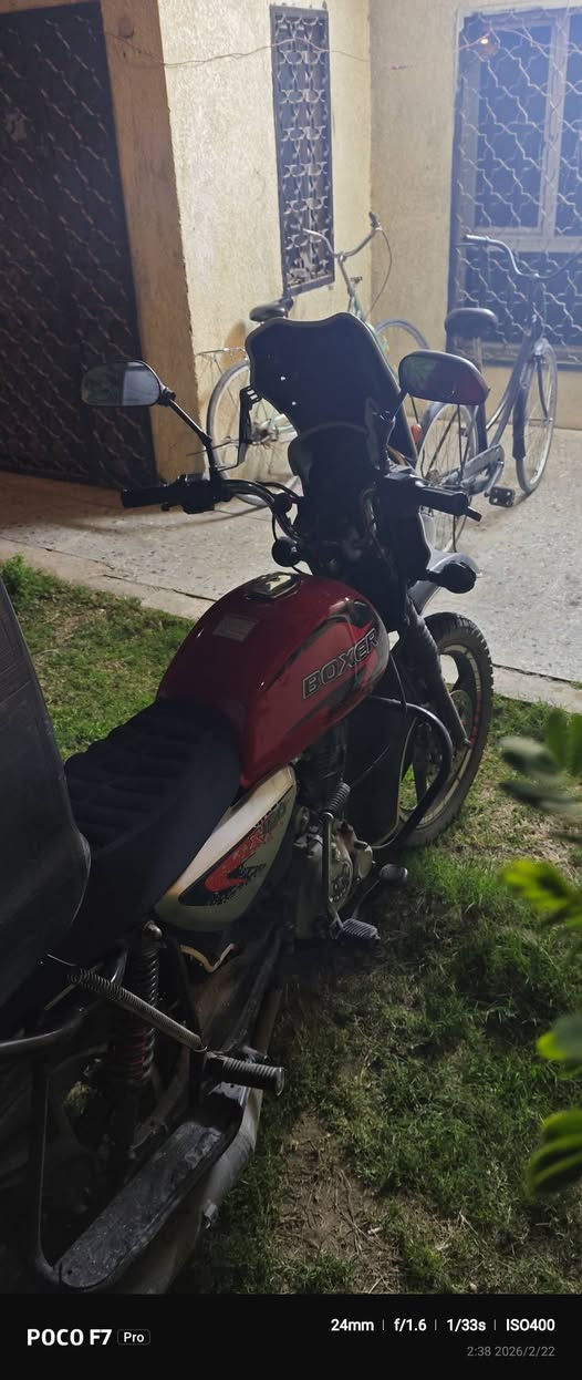 دراجه بوكسر للبيع دراجة مرقمة بس صاحبه ما اعرف وينة يعني بدون رقم لبيع او مراوس مكاني بغداد الغزالية رقم *********** بغداد, العراق
