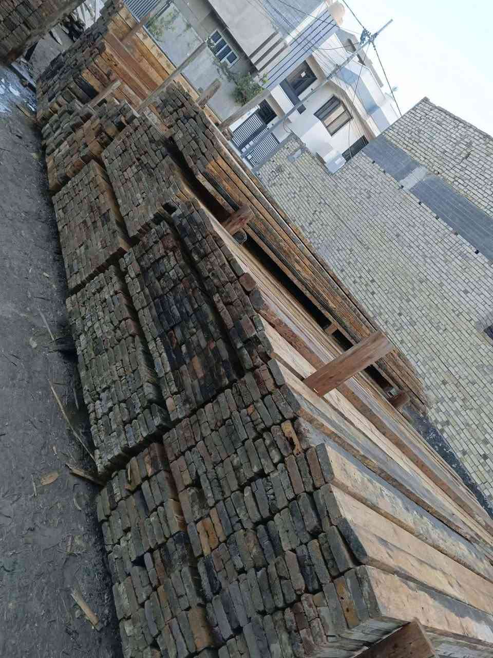 السلام عليكم قالب خشب للبيع العدد 13مكعب شغله وحده المكان حله الاستفسار ***********
