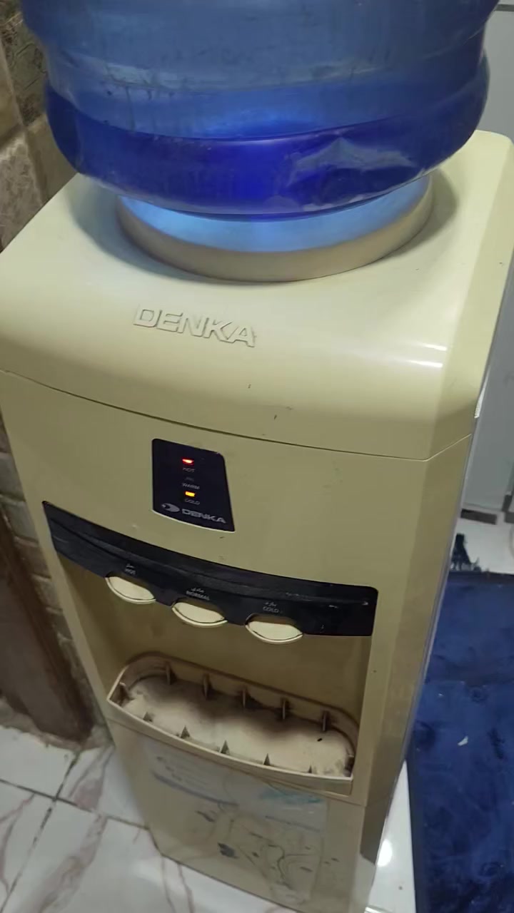 سلام عليكم براد للبيع حار بارد شغال ب٦٠ الف عنوان بغداد الغزالية ***********
